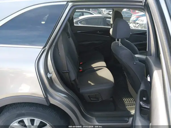 5XYPG4A56KG469909 2019 KIA SORENTO - Image 8