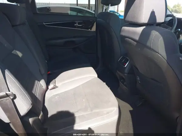 5XYPG4A56KG470350 2019 KIA SORENTO - Image 8
