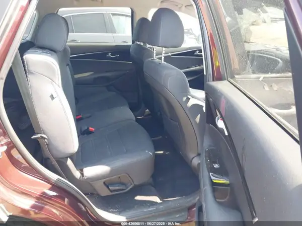 5XYPG4A56KG490596 2019 KIA SORENTO - Image 8
