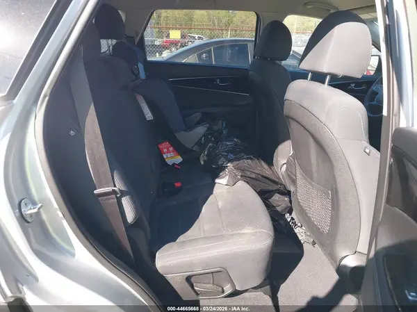 5XYPG4A56KG496415 2019 KIA SORENTO - Image 8