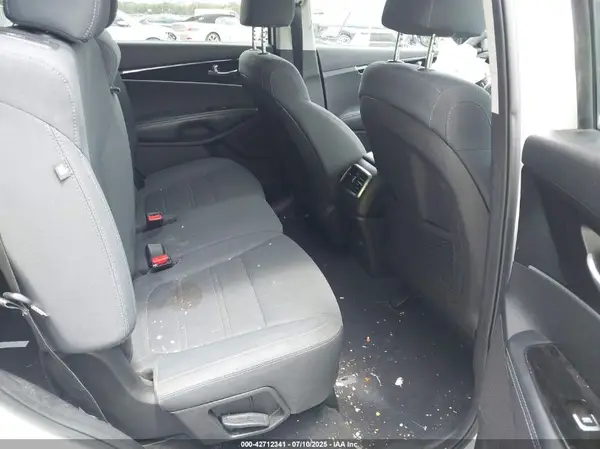 5XYPG4A56KG497242 2019 KIA SORENTO - Image 8