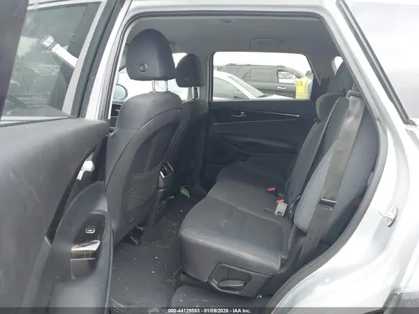 5XYPG4A56KG594666 2019 KIA SORENTO - Image 8