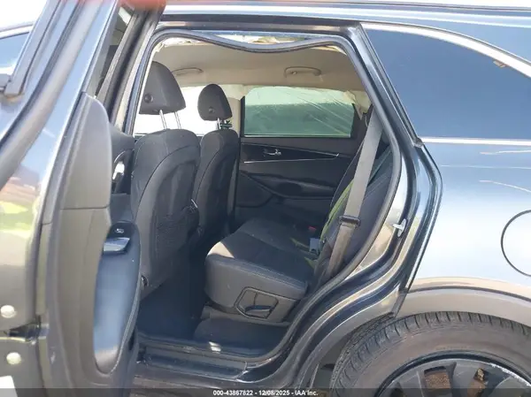 5XYPG4A56KG611465 2019 KIA SORENTO - Image 8