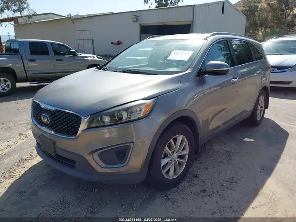 5XYPG4A57GG037675 2016 KIA SORENTO - Image 2
