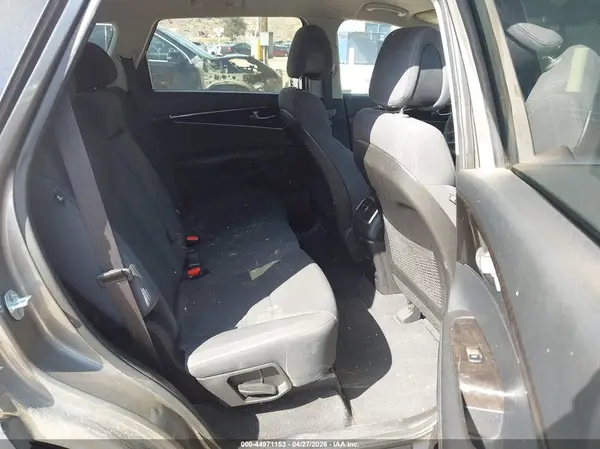 5XYPG4A57GG037675 2016 KIA SORENTO - Image 8