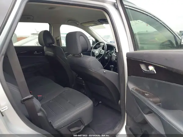 5XYPG4A57GG108499 2016 KIA SORENTO - Image 8