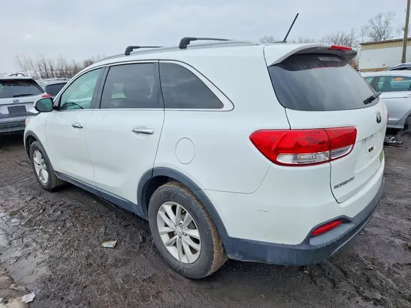 5XYPG4A57HG197542 2017 KIA SORENTO - Image 2