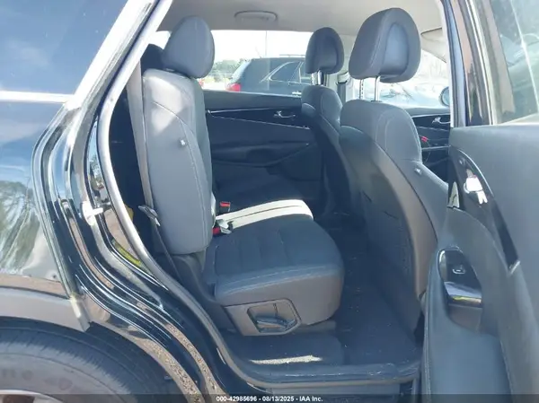 5XYPG4A57HG213979 2017 KIA SORENTO - Image 8