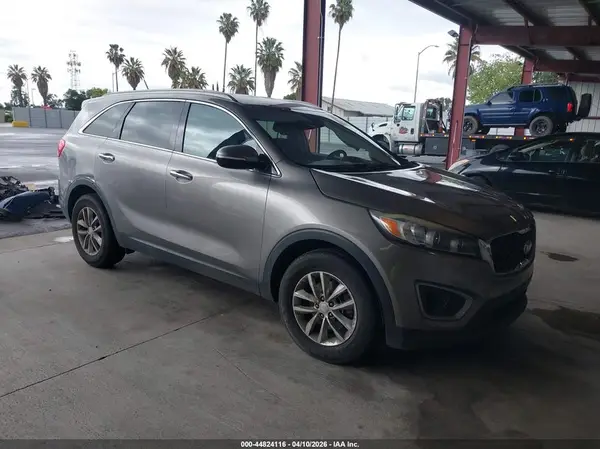 5XYPG4A57HG218387 2017 KIA SORENTO - Image 1
