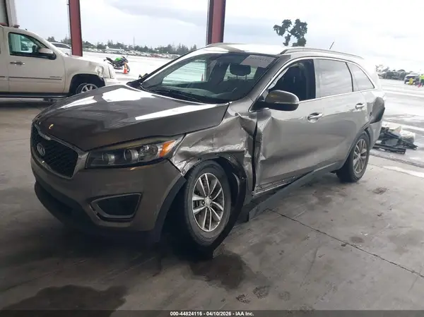 5XYPG4A57HG218387 2017 KIA SORENTO - Image 2