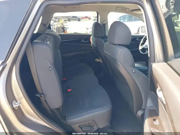 5XYPG4A57JG350541 2018 KIA SORENTO - Image 8