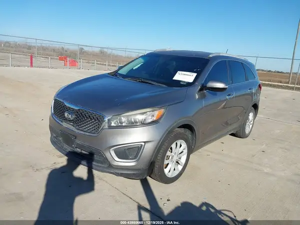 5XYPG4A57JG354623 2018 KIA SORENTO - Image 2