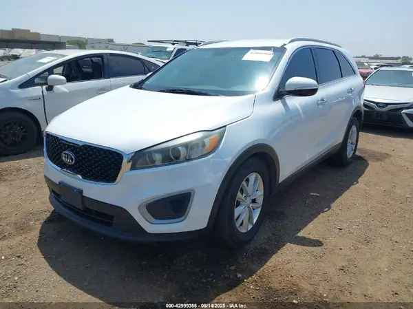 5XYPG4A57JG360664 2018 KIA SORENTO - Image 2