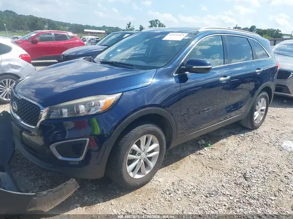 5XYPG4A57JG360907 2018 KIA SORENTO - Image 2