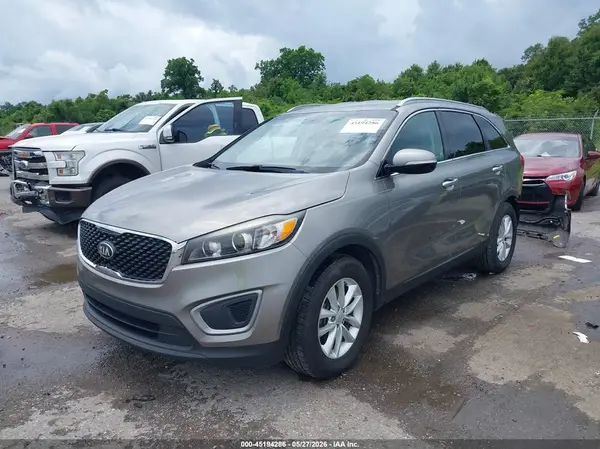 5XYPG4A57JG361779 2018 KIA SORENTO - Image 2