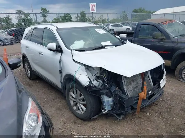 5XYPG4A57JG383362 2018 KIA SORENTO - Image 1
