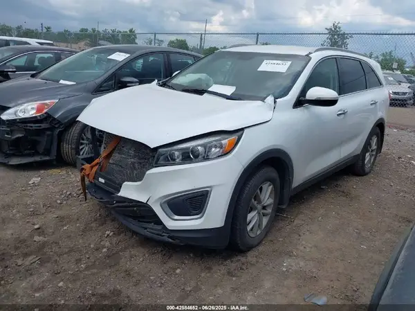 5XYPG4A57JG383362 2018 KIA SORENTO - Image 2
