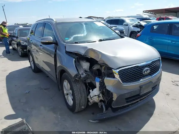 5XYPG4A57JG390750 2018 KIA SORENTO - Image 1