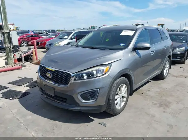 5XYPG4A57JG390750 2018 KIA SORENTO - Image 2
