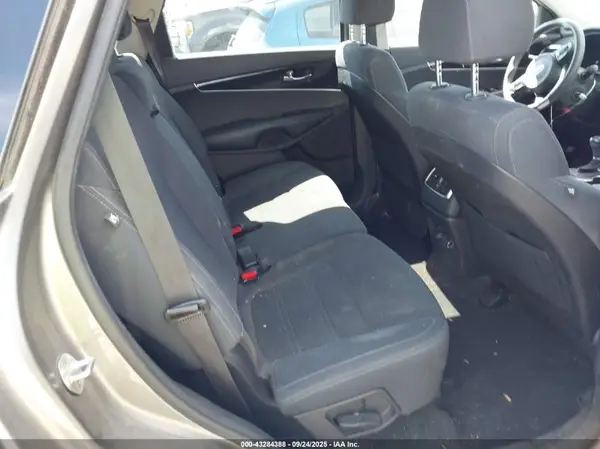 5XYPG4A57JG390750 2018 KIA SORENTO - Image 8