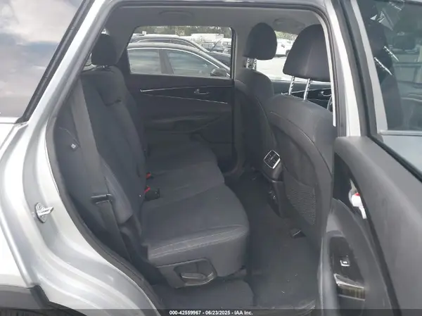 5XYPG4A57KG474875 2019 KIA SORENTO - Image 8