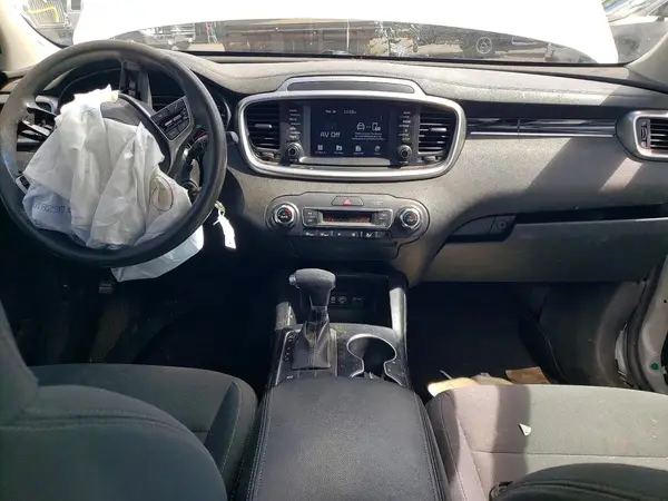 5XYPG4A57KG490414 2019 KIA SORENTO - Image 8
