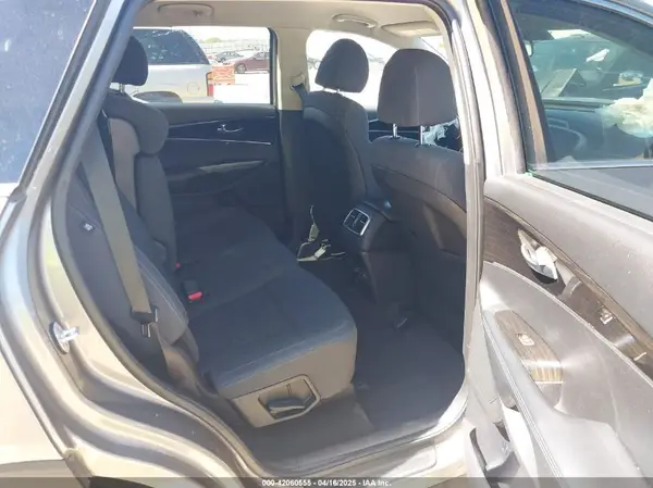 5XYPG4A57KG494222 2019 KIA SORENTO - Image 8