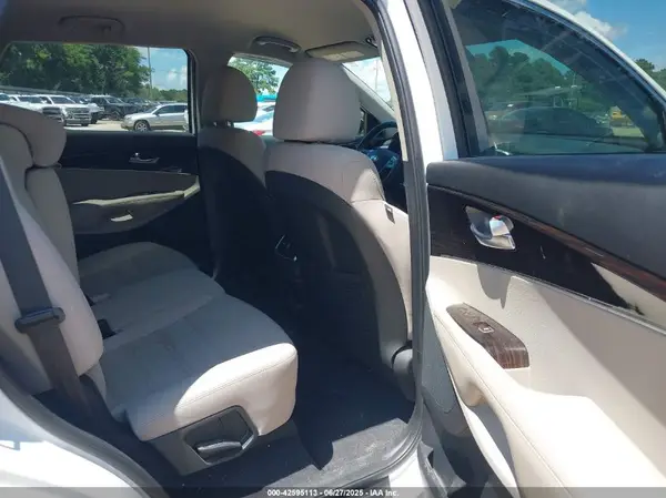5XYPG4A57KG497296 2019 KIA SORENTO - Image 8