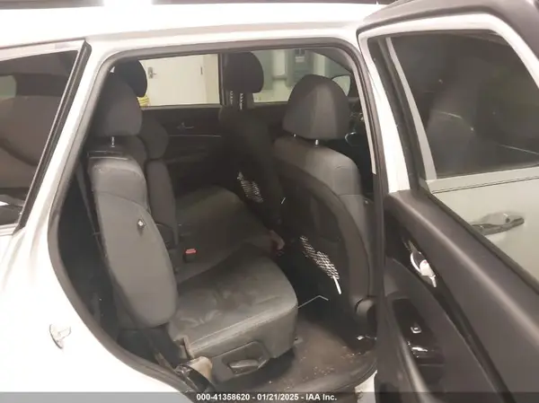 5XYPG4A57KG601463 2019 KIA SORENTO - Image 8