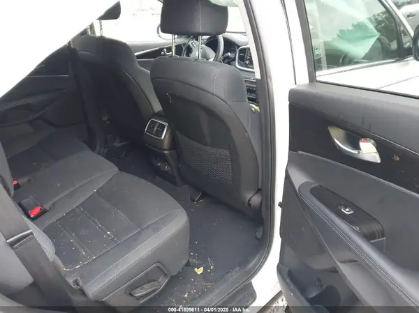 5XYPG4A57KG605108 2019 KIA SORENTO - Image 8