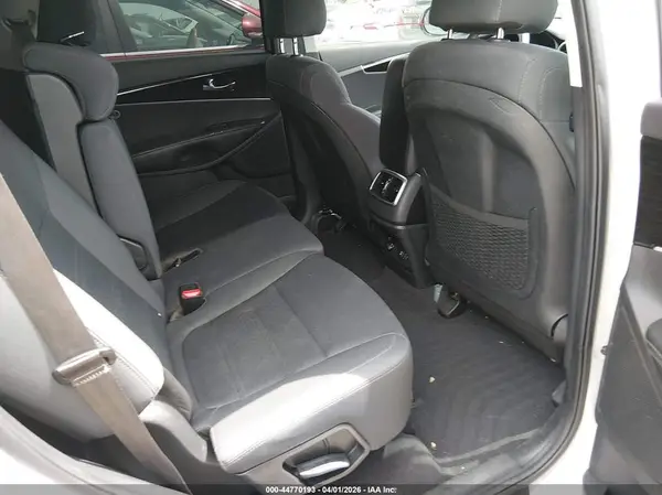 5XYPG4A57LG631855 2020 KIA SORENTO - Image 8