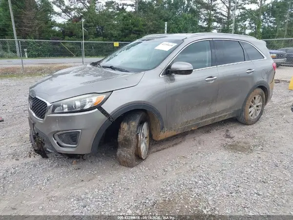 5XYPG4A58GG010789 2016 KIA SORENTO - Image 2