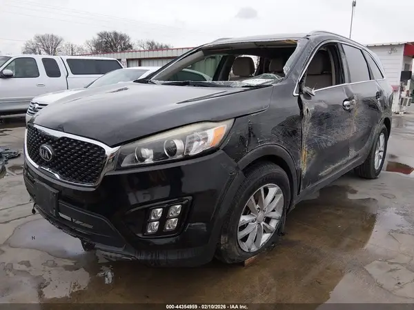 5XYPG4A58GG094743 2016 KIA SORENTO - Image 2