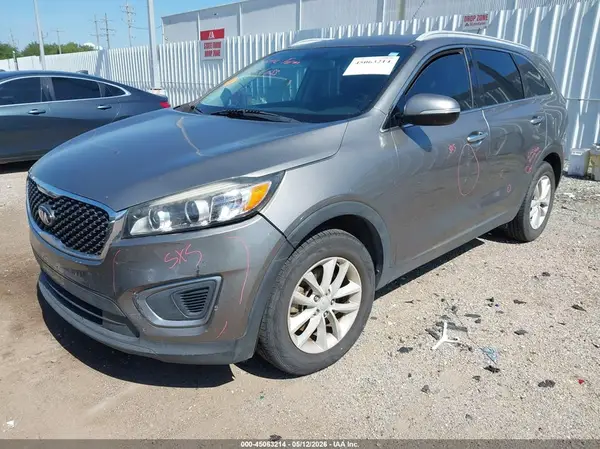 5XYPG4A58HG194813 2017 KIA SORENTO - Image 2