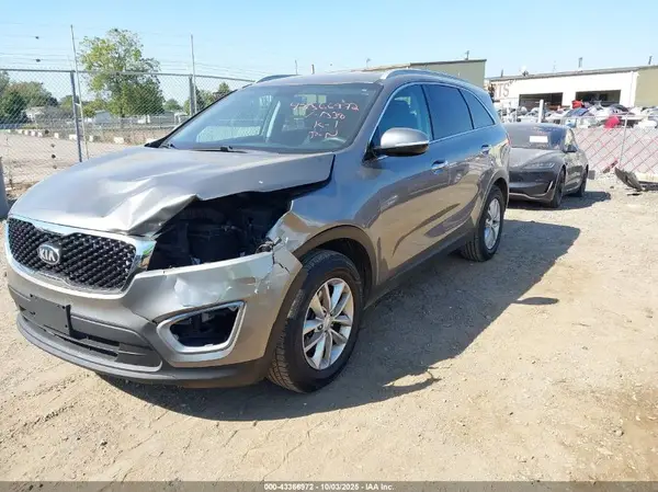 5XYPG4A58HG201338 2017 KIA SORENTO - Image 2
