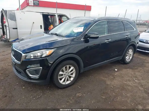 5XYPG4A58HG213912 2017 KIA SORENTO - Image 2