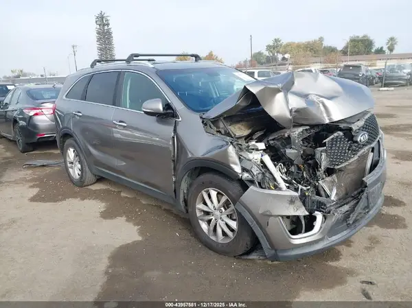 5XYPG4A58HG215031 2017 KIA SORENTO - Image 1