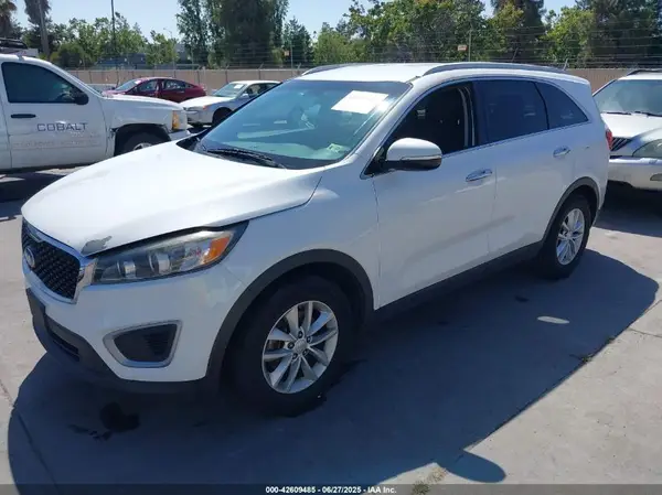 5XYPG4A58HG218804 2017 KIA SORENTO - Image 2