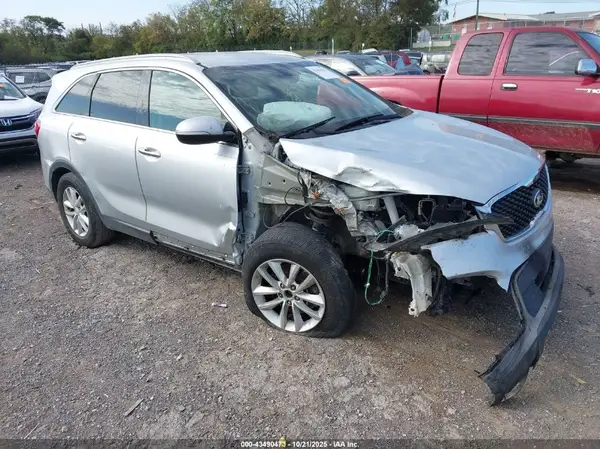 5XYPG4A58HG237370 2017 KIA SORENTO - Image 1