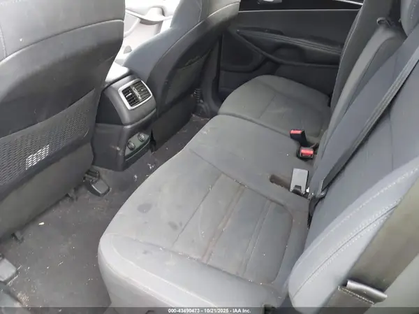 5XYPG4A58HG237370 2017 KIA SORENTO - Image 8