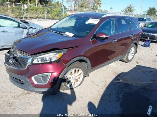 5XYPG4A58HG285919 2017 KIA SORENTO - Image 2