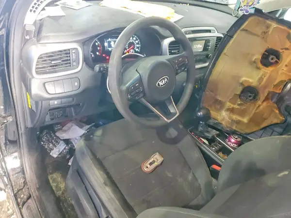 5XYPG4A58HG288643 2017 KIA SORENTO - Image 8