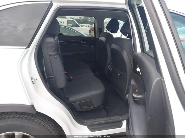 5XYPG4A58HG296774 2017 KIA SORENTO - Image 8