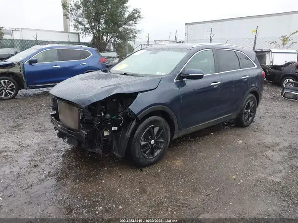 5XYPG4A58JG352105 2018 KIA SORENTO - Image 2