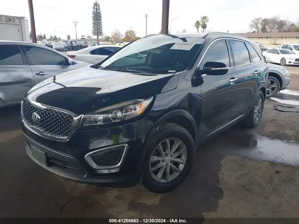 5XYPG4A58JG358633 2018 KIA SORENTO - Image 2