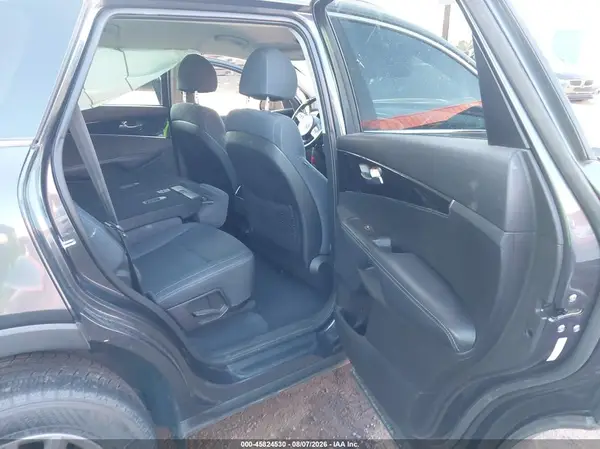 5XYPG4A58JG370779 2018 KIA SORENTO - Image 8
