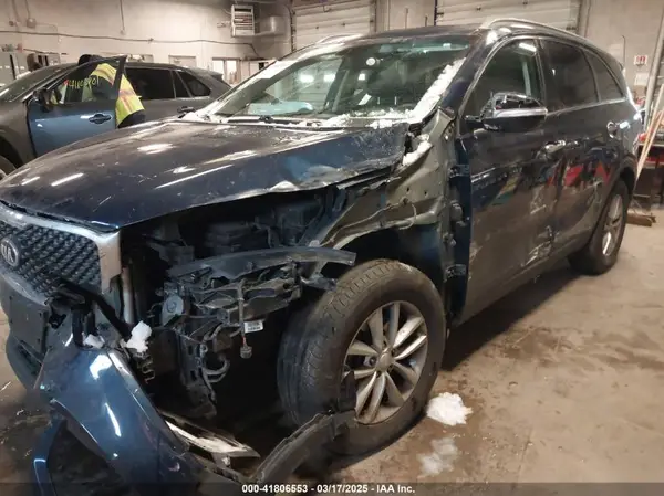 5XYPG4A58JG389235 2018 KIA SORENTO - Image 2