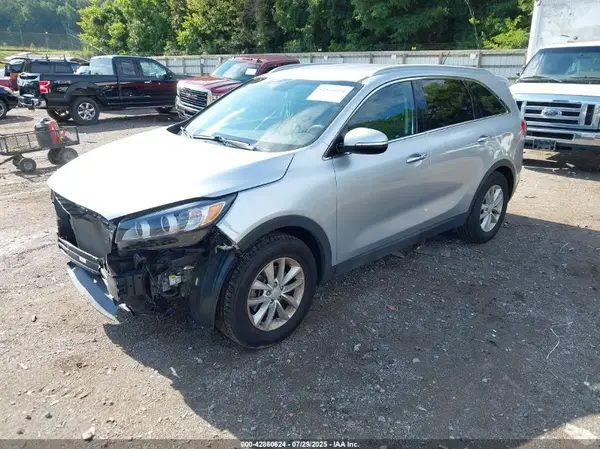 5XYPG4A58JG394693 2018 KIA SORENTO - Image 2