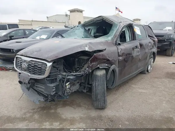 5XYPG4A58KG450102 2019 KIA SORENTO - Image 2