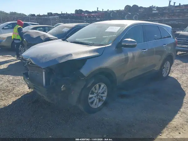 5XYPG4A58KG487635 2019 KIA SORENTO - Image 2
